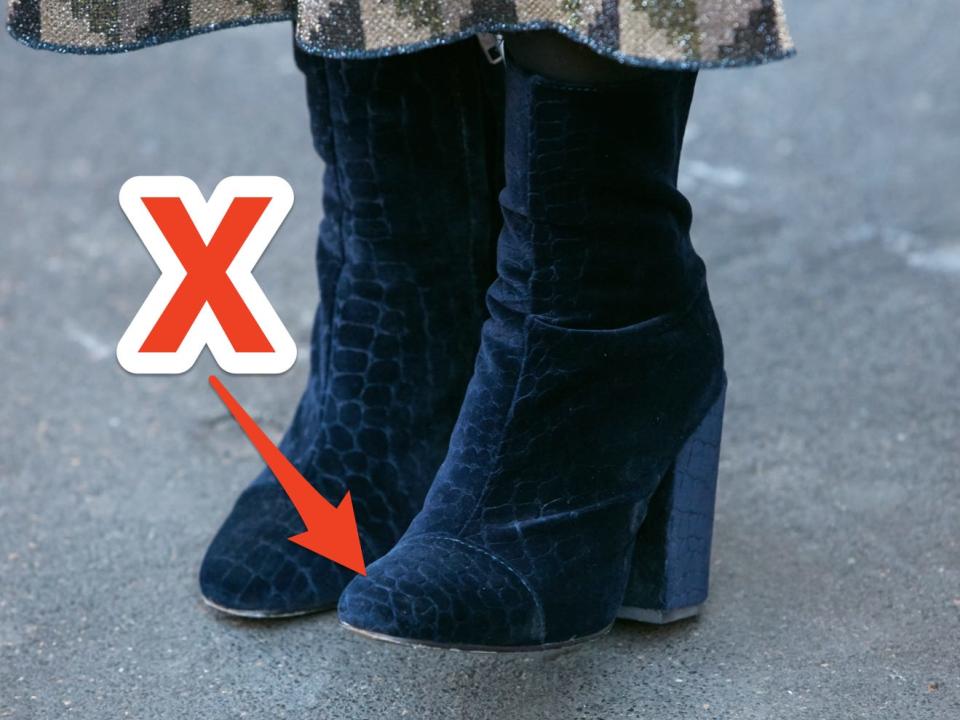 red x and arrow pointing at rounded toe of a blue velvet boot