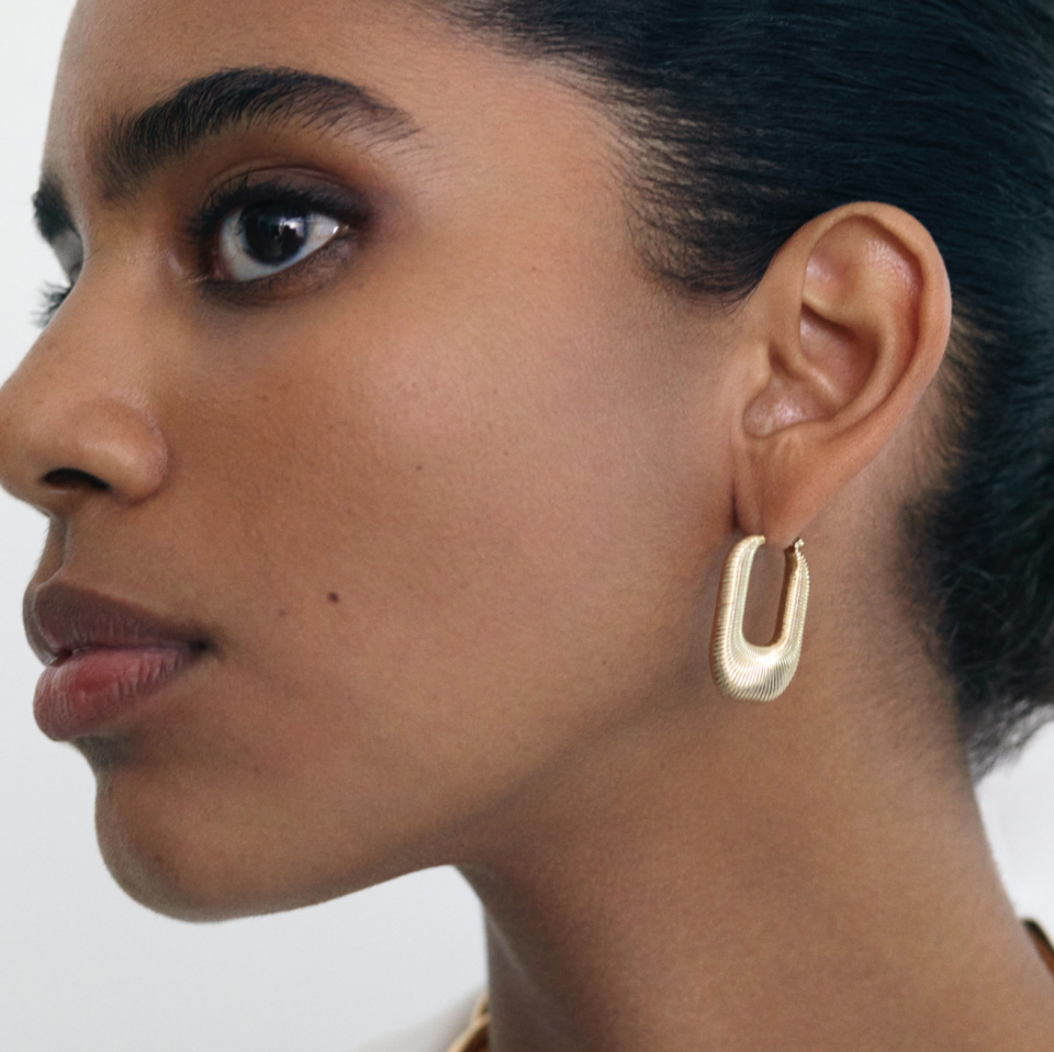 Mejuri Les Textured Hoops (Photo via Mejuri)