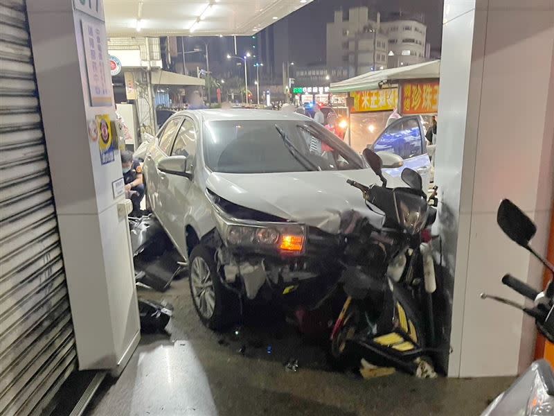 車禍現場只能用「慘烈」來形容。（圖／翻攝畫面）