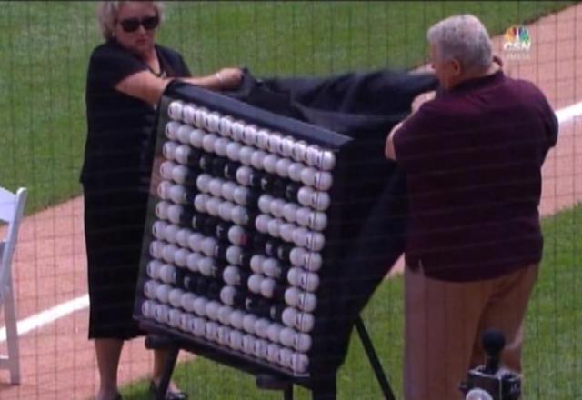 Mark Buehrle has a ball during White Sox's number retirement ceremony