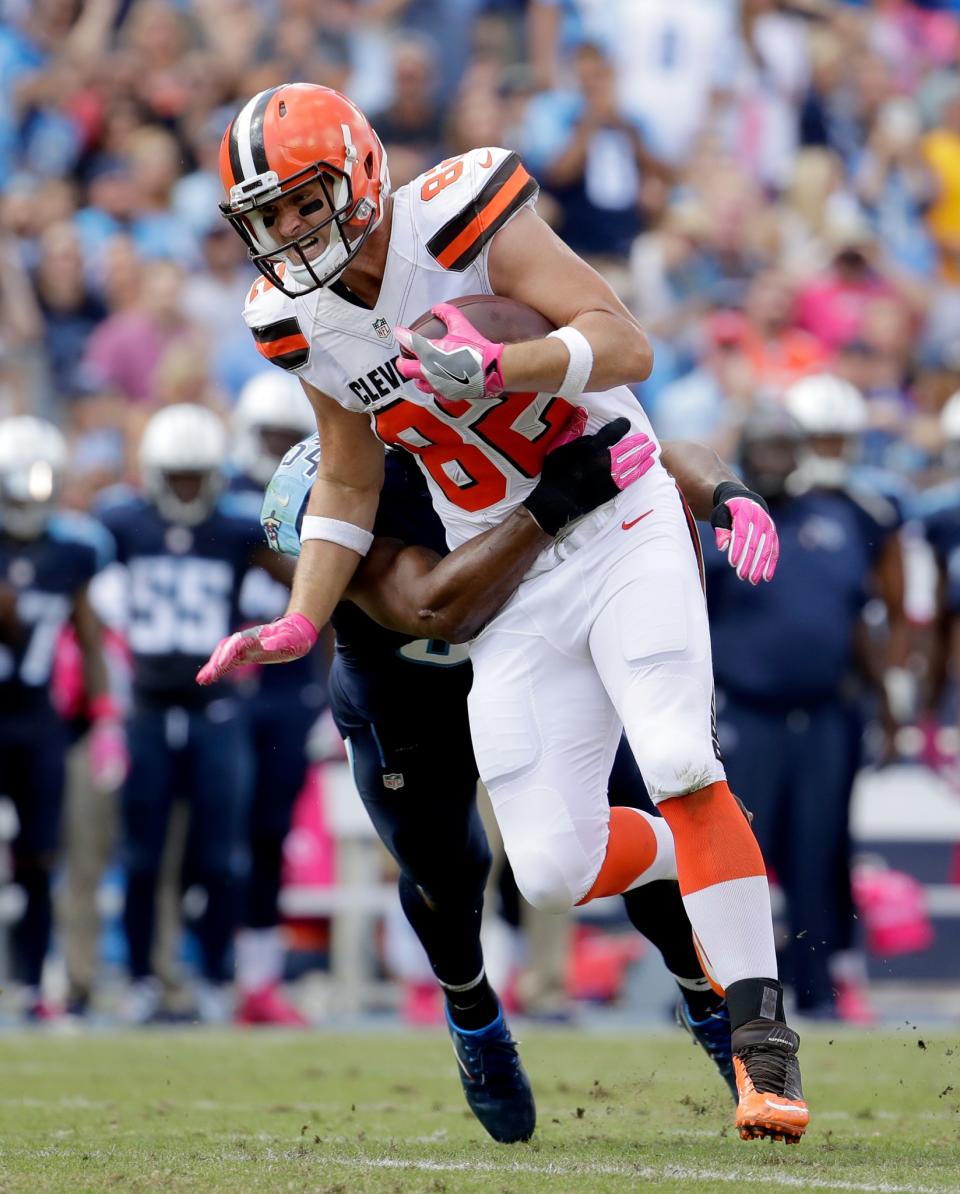 <p>Gary Barnidge #82 of the Cleveland Browns runs with the ball during the game against the Tennessee Titans at Nissan Stadium on October 16, 2016 in Nashville, Tennessee. (Photo by Andy Lyons/Getty Images) </p>