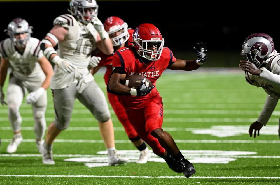 Manatee’s KeiShawn Smith against Sarasota Riverview at Joe Kinnan Field at Hawkins Stadium on Friday, Nov. 17, 2023.