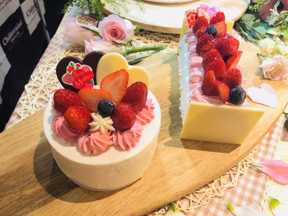 The Mother’s Day cakes are available for reservation from any Châteraisé outlets from now, and are available for sale at the outlets from 1 May 2019. (PHOTO: Wenting/Yahoo Lifestyle Singapore)