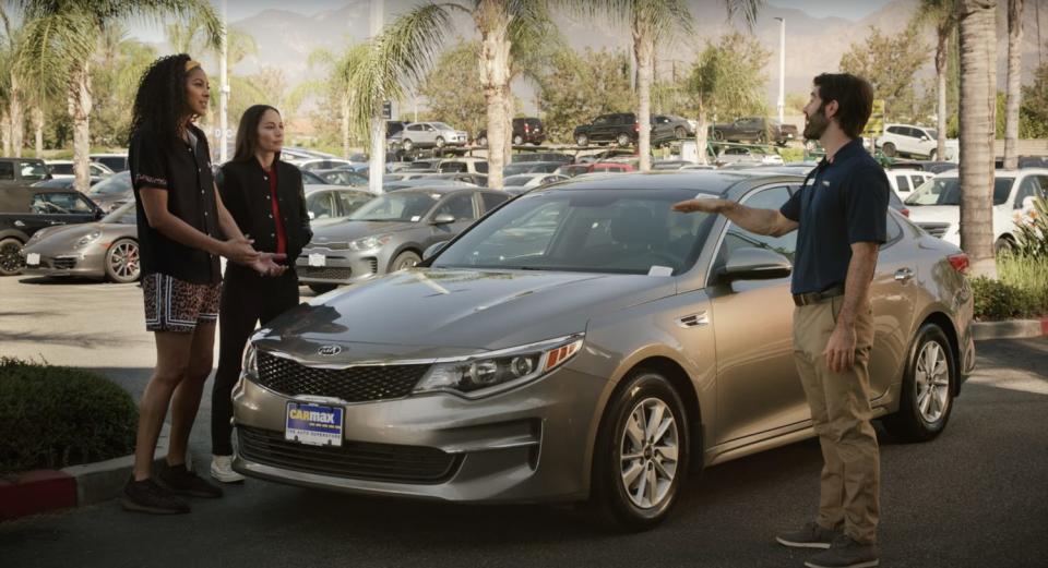 Candace Parker and Sue Bird star in a CarMax commercial.