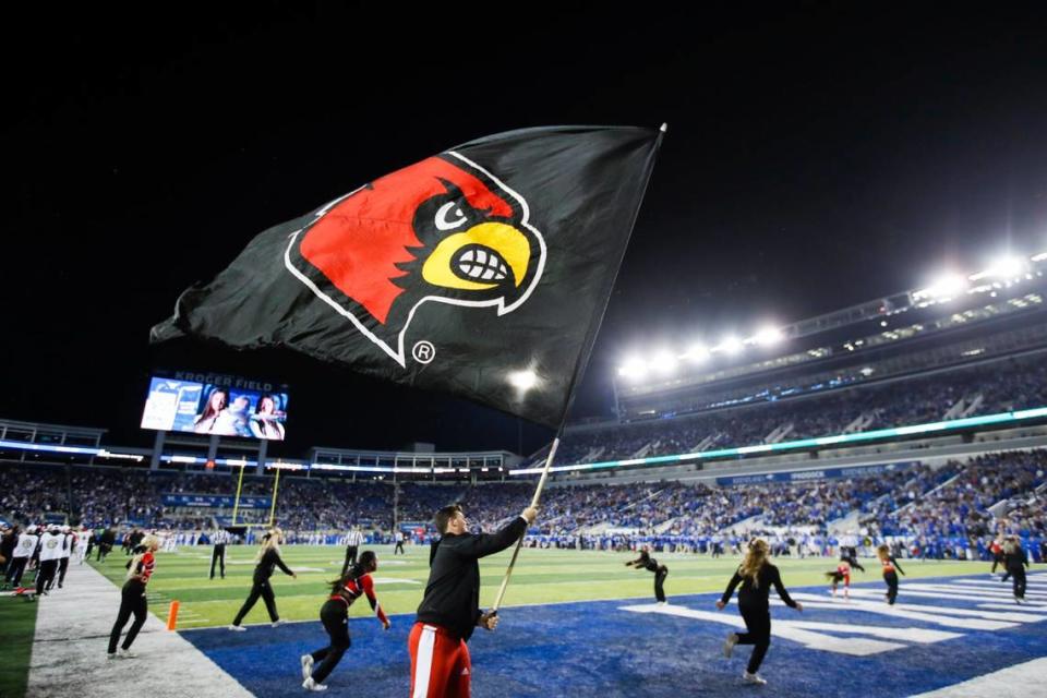 The Las Vegas oddsmakers and the state’s media are strongly predicting a big day for Louisville in Saturday’s renewal of the Cats-Cards rivalry at L&N Stadium.
