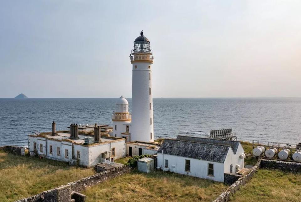 6 bedroom island for sale in Isle of Arran, KA27 Offers in excess of £350,000. Former Lighthouse Keeper’s accommodation including 2 reception rooms, 5 bedrooms and bathroom. (Knight Frank)