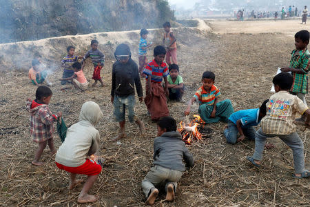 Rohingya refugee children burn straws for fun at Palong Khali camp, near Cox's Bazar, Bangladesh January 14, 2018. REUTERS/Tyrone Siu
