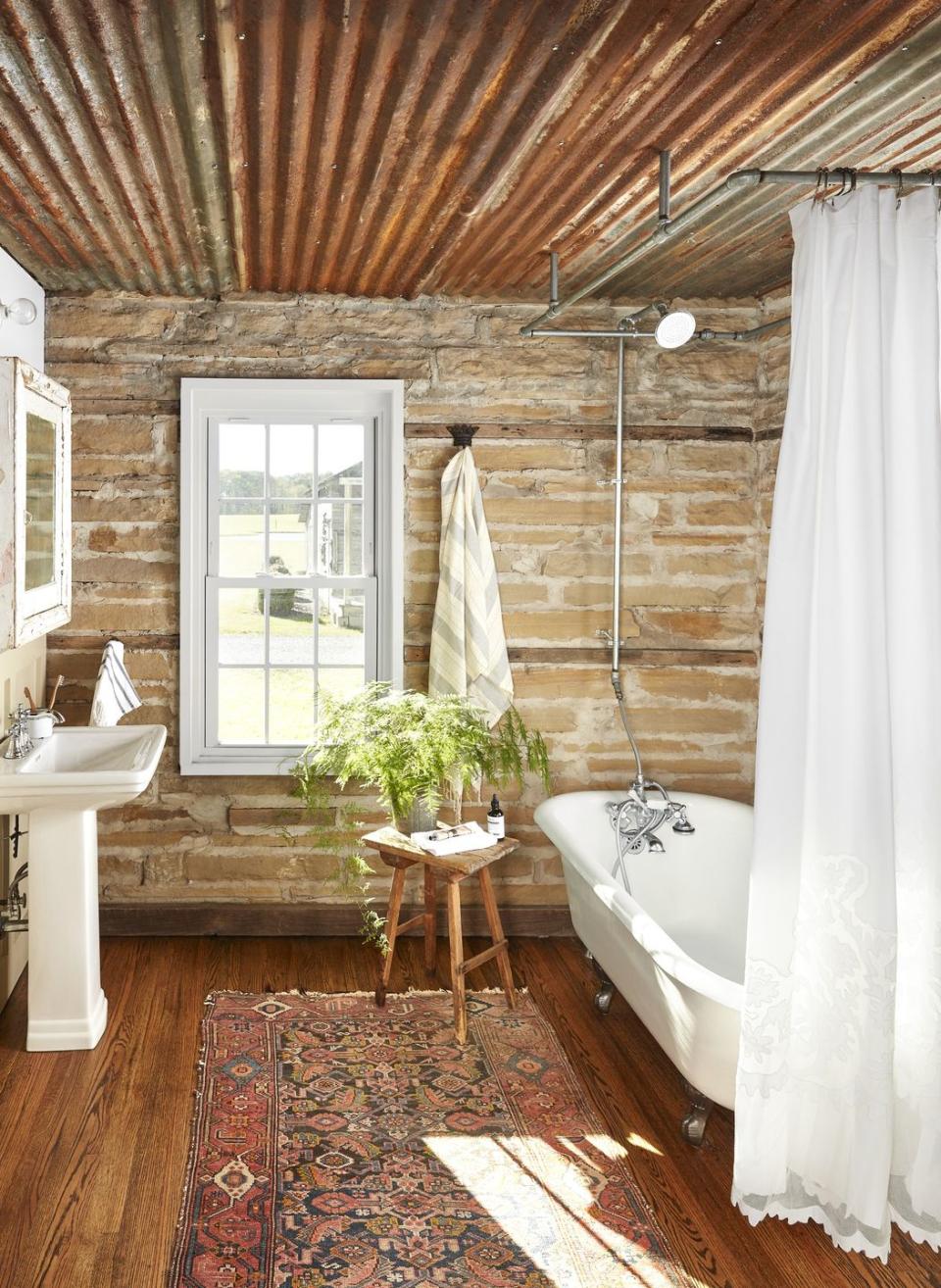 Creative Clawfoot Tub Ideas for Every Bathroom