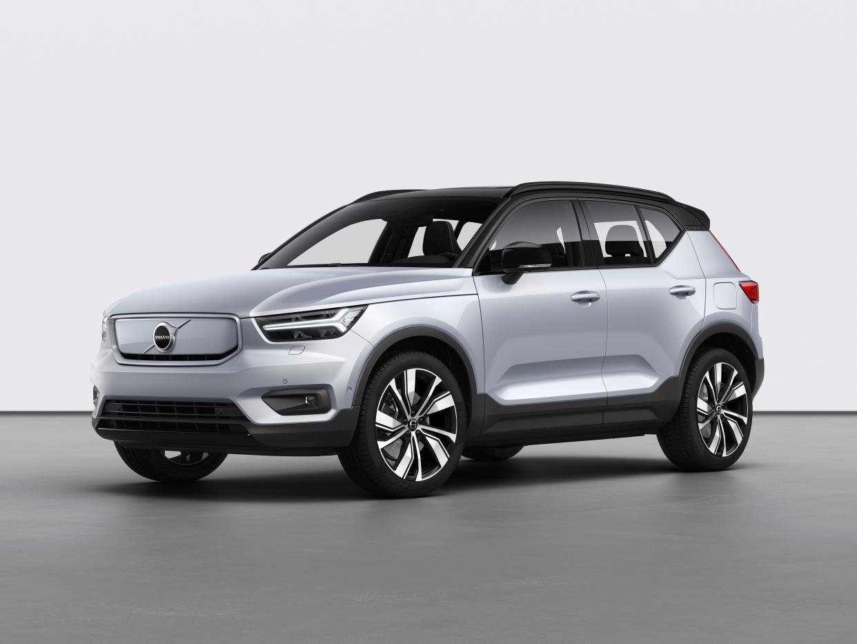 Volvo XC40 Recharge P8 AWD in Glacier Silver