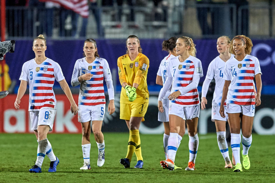 FRISCO, TX - OCTOBER 17: USA midfielder Julie Ertz (8) , USA defender Kelley O'Hara (5), USA goalkeeper Alyssa Naeher (1), USA defender Abby Dahlkemper (7), USA defender Becky Sauerbrunn (4) and USA defender Casey Short (14) look on during the final match of the CONCACAF Women's Championship between USA and Canada on October 17, 2018 at Toyota Stadium in Frisco, TX. (Photo by Robin Alam/Icon Sportswire via Getty Images)