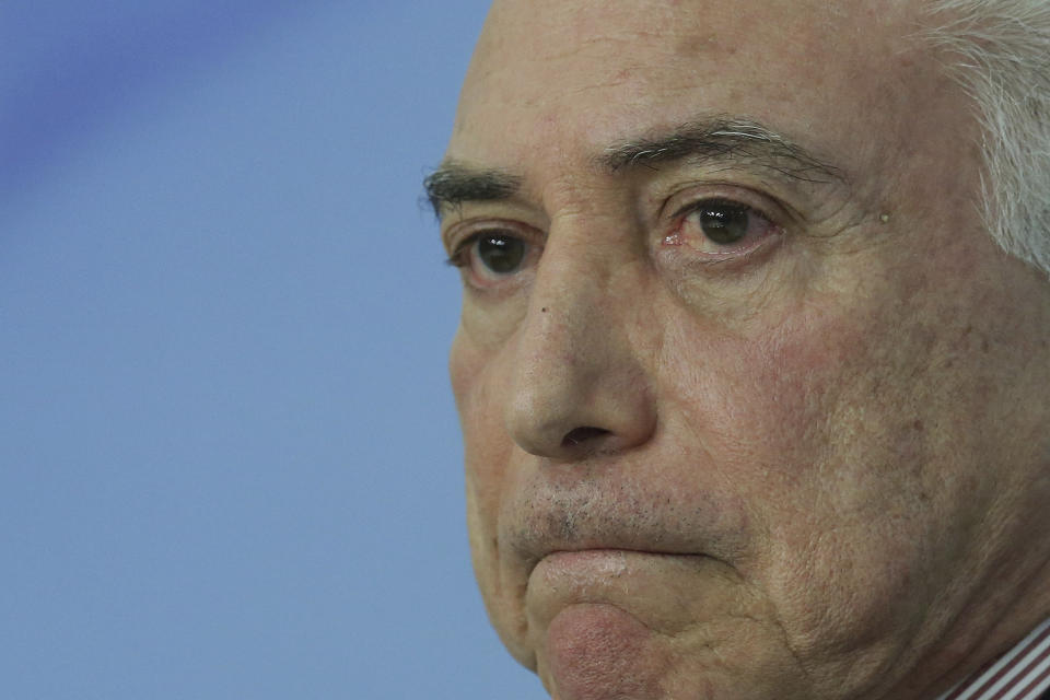 Foto de archivo del 1 de junio de 2018 del presidente de Brasil, Michel Temer, haciendo una pausa durante un discurso en el Palacio Presidencial de Planalto, en Brasilia, Brasil. (AP Foto/Eraldo Peres, Archivo)