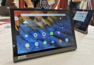 Lenovo ha anche presentato due tablet chiamati Lenovo Yoga Smart Tab e Lenovo Smart Tab M8 in grado di trasformarsi in smart display unire la comodità di un dispositivo pensato per la mobilità con uno adatto all'ambiente domestico.