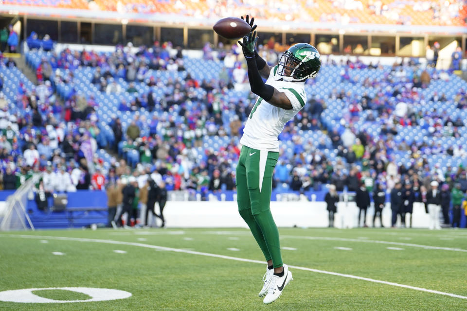Nov 19, 2023; Orchard Park, New York, USA; New York Jets cornerback Sauce Gardner (1) warms up prior to the game against the <a class="link " href="https://sports.yahoo.com/nfl/teams/buffalo/" data-i13n="sec:content-canvas;subsec:anchor_text;elm:context_link" data-ylk="slk:Buffalo Bills;sec:content-canvas;subsec:anchor_text;elm:context_link;itc:0">Buffalo Bills</a> at Highmark Stadium. Mandatory Credit: Gregory Fisher-USA TODAY Sports