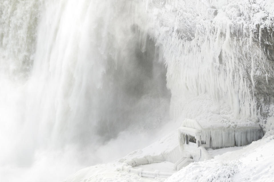 Ice coats the rocks and observation deck at the base of Horseshoe falls in Niagara Falls, Ontario.&nbsp; (Photo: GEOFF ROBINS via Getty Images)