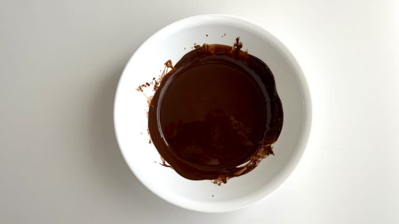 Melted chocolate in bowl
