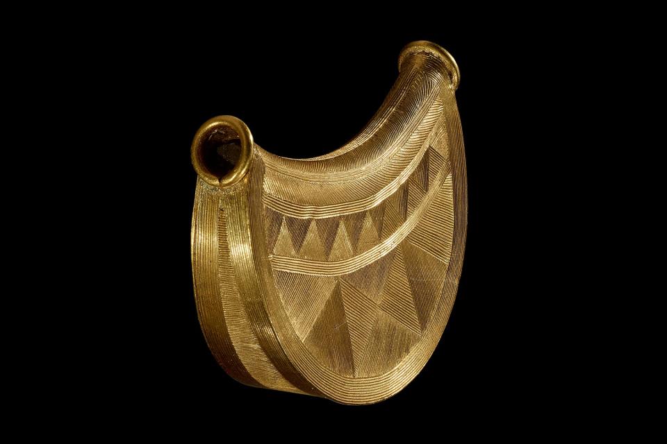 Bronze Age sun pendant, 1000 – 800BC