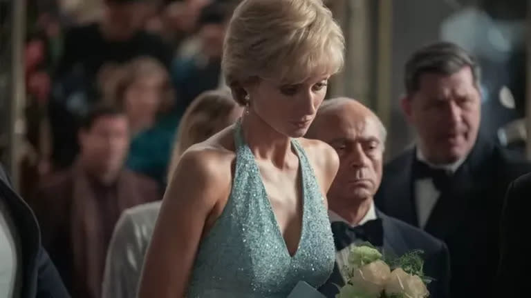 Elizabeth Debicki interpreta a la princesa Diana en la 5ta. temporada de "The Crown"