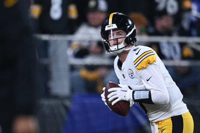 Steelers QB Kenny Pickett leaves loss against Texans after