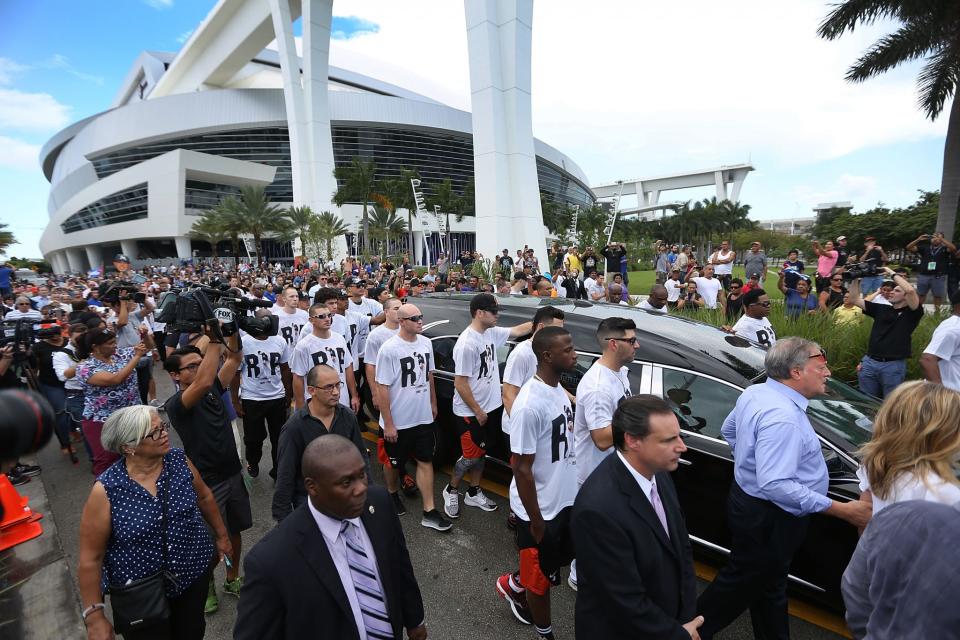 <p>Miami Marlins players and members of the Marlins organization and their fans walk next to the hearse carrying Miami Marlins pitcher Jose Fernandez to pay their respects as they pass in front of the Marlins baseball stadium on September 28, 2016 in Miami, Florida. Mr. Fernandez was killed in a weekend boat crash in Miami Beach along with two friends. (Photo by Joe Raedle/Getty Images) </p>