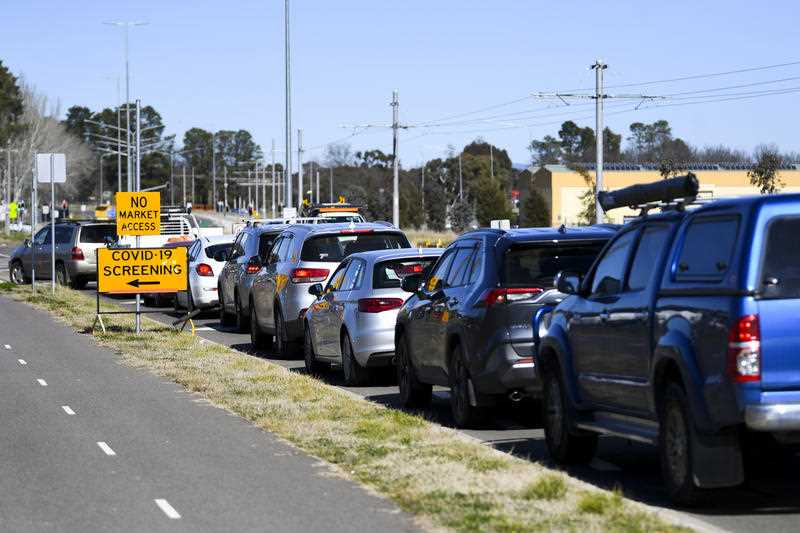 Cars form long cues as residents wait to be tested at the EPIC Drive-through COVID19 testing site in Canberra.