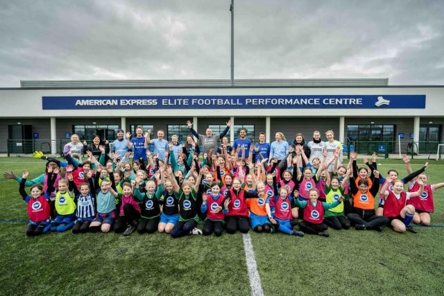 Albion women's players surprise girls at football session - Yahoo Sport