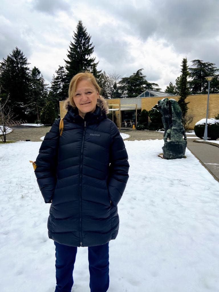 Maja Petrusevska en el lugar donde reposan los restos de Tito.