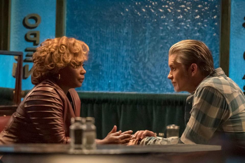 A still from 'Justified: City Primeval' of Aunjanue Ellis and Timothy Olyphant sitting across each other at a diner table