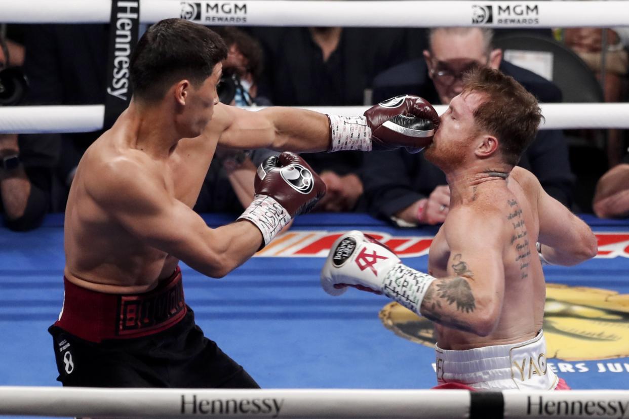 El mexicano Saúl 'Canelo' Álvarez fue derrotado por el ruso Dmitry Bivol en Las Vegas. (Foto: Reuters)