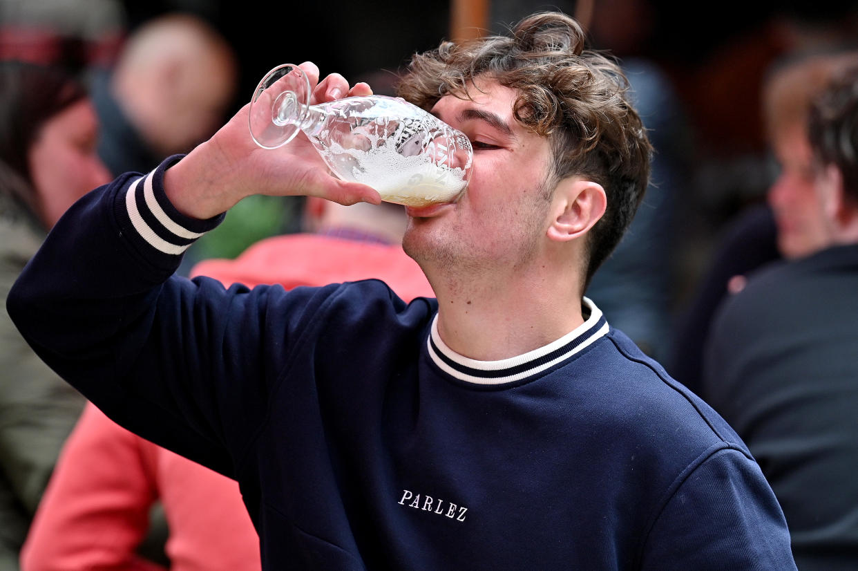 EDINBURGH, SCOTLAND - APRIL 26: Members of the public enjoy a drink at the Three Sisters Pub in the Cowgate as lockdown measures are eased on April 26, 2021 in Edinburgh, United Kingdom. Cafes, beer gardens, non-essential shops and museums are reopening in Scotland today as lockdown easing continues. (Photo by Jeff J Mitchell/Getty Images)