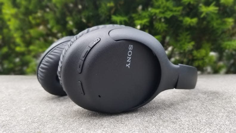 These headphones provide plenty of pros for the price point.