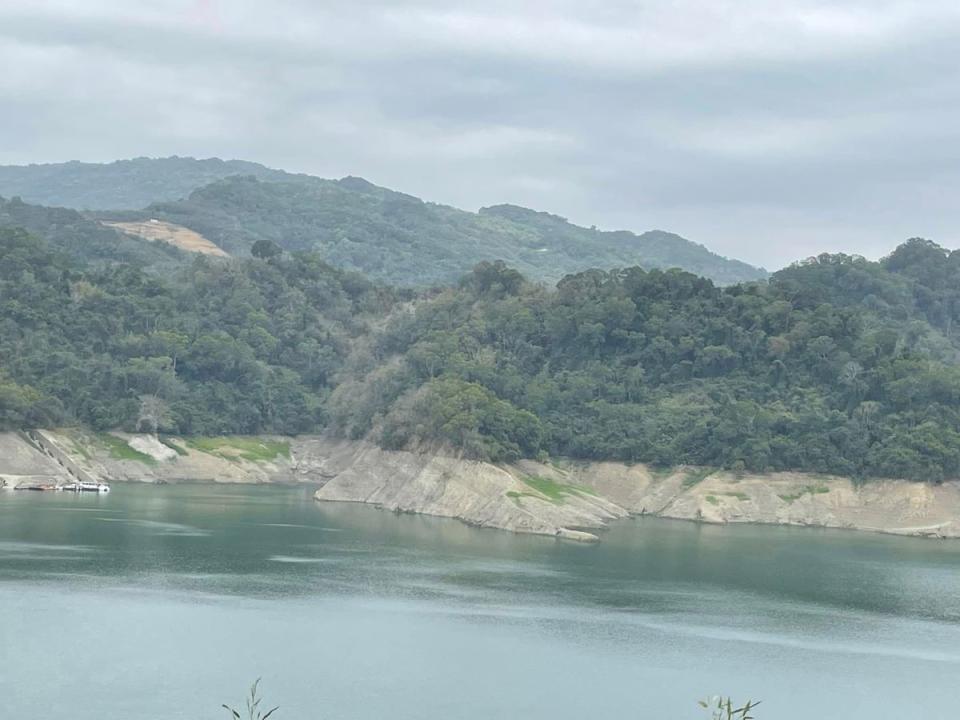 供應中部用水的鯉魚潭水庫，蓄水率只剩三成六。（圖：民眾提供）