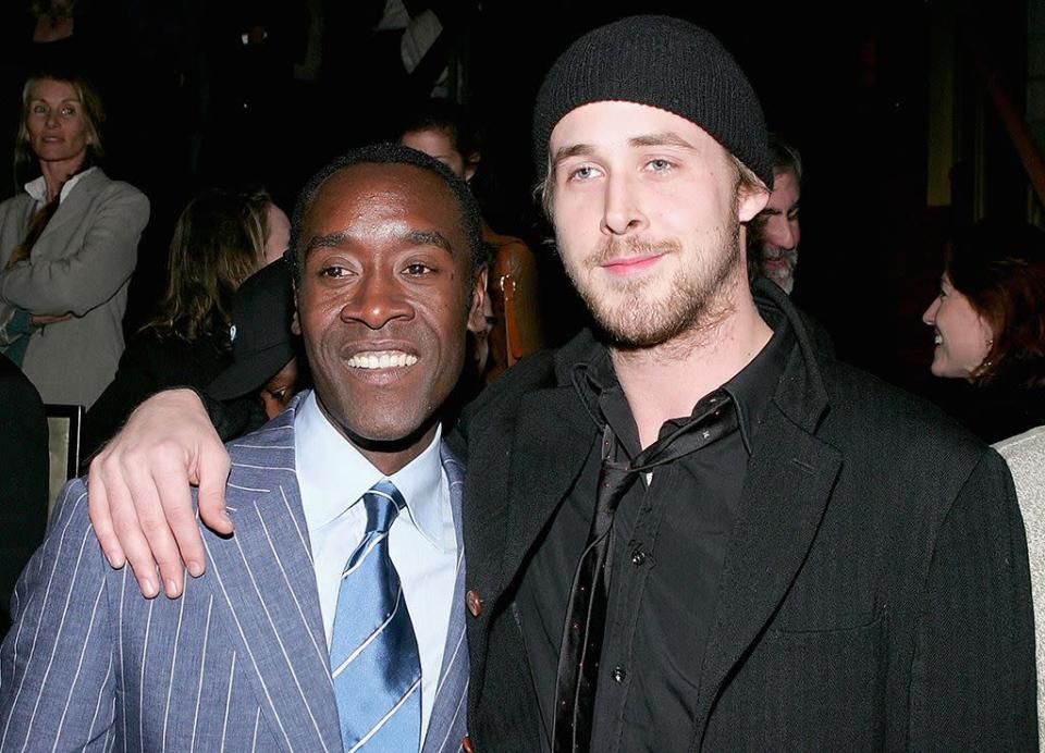 <p>Gosling kam im Dezember 2004 zur Premiere von „Hotel Ruanda“, um seinen früheren Co-Star aus „State of Mind“, Don Cheadle, zu unterstützen. <i>(Bild: Carlo Allegri/Getty Images)</i></p>