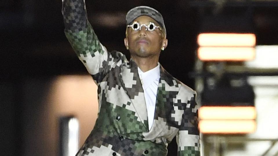 us louis vuitton fashion designer and singer pharrell williams acknowledges the audience at the end of the louis vuitton menswear spring summer 2024 show as part of the paris fashion week on the pont neuf, central paris, on june 20, 2023 photo by julien de rosa afp photo by julien de rosaafp via getty images