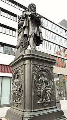 <span class="caption">Estatua de Leibniz en Leipzig.</span>