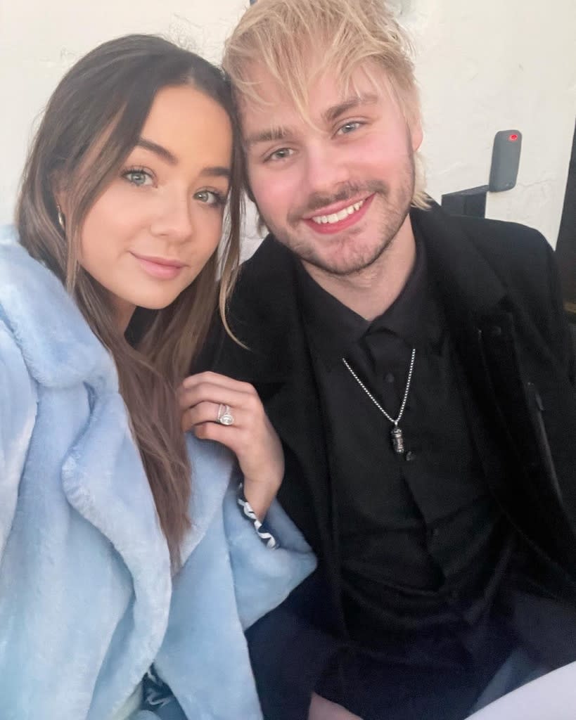 5 Seconds of Summer, Michael Clifford, Crystal Leigh 