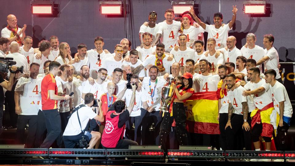 Aitana en la celebración de La Roja en Cibeles tras ganar la Eurocopa