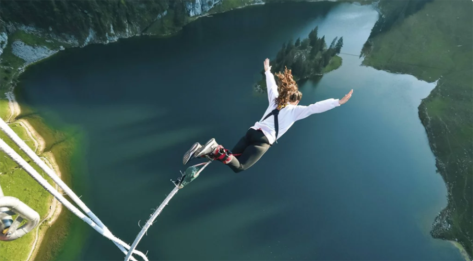 Gondola bungy jumping