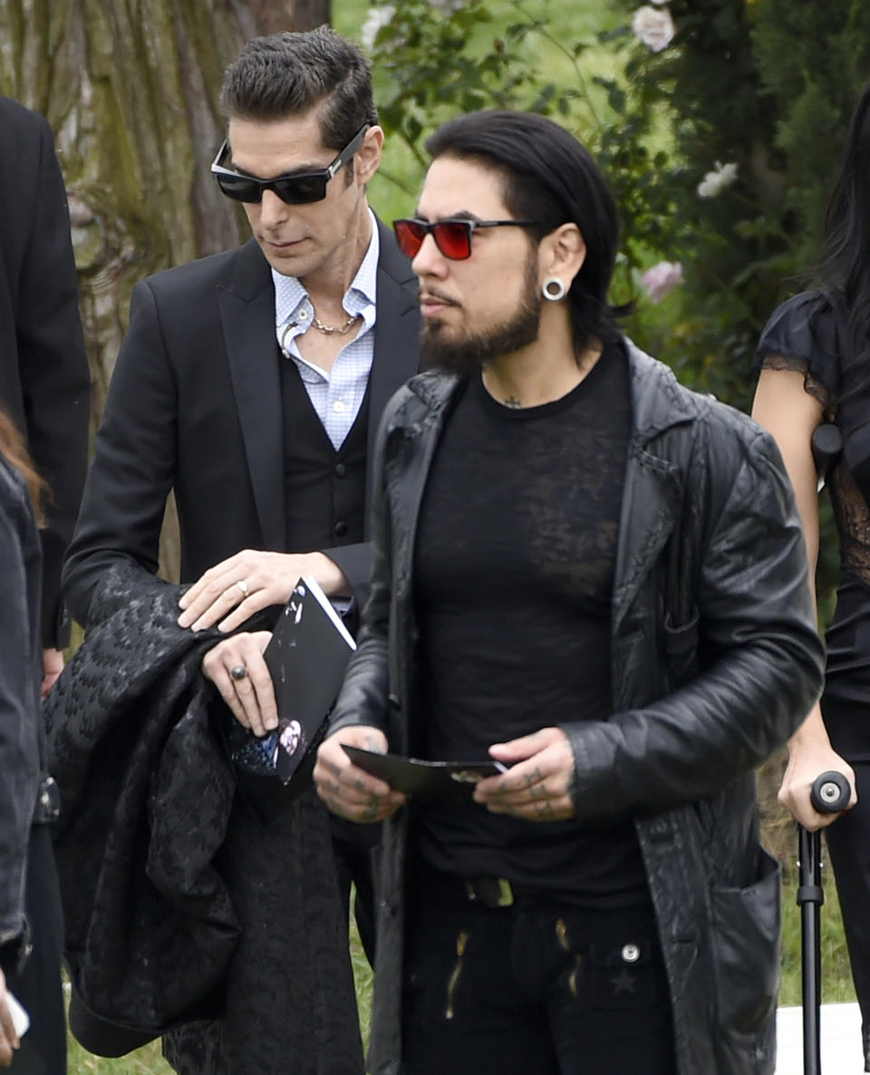 Perry Farrell, left, and Dave Navarro attend the funeral for Chris Cornell at the Hollywood Forever Cemetery on May 26, 2017. (Photo by Chris Pizzello/Invision/AP)