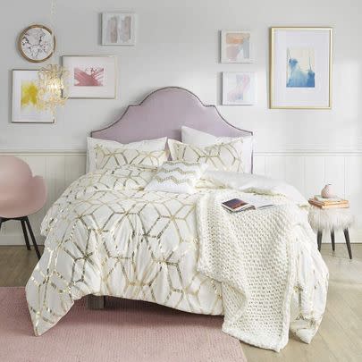 A geometric full-size comforter set