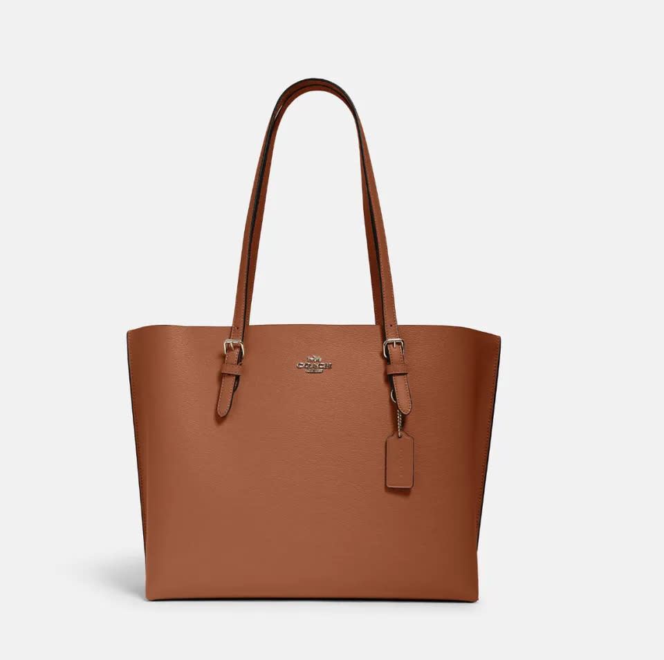 Este emblemático bolso de mano de Coach Outlet tiene un descuento de 179 dólares esta semana