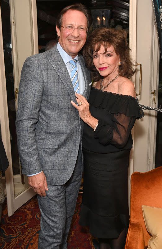 Joan Collins junto a su marido, Percy Gibson