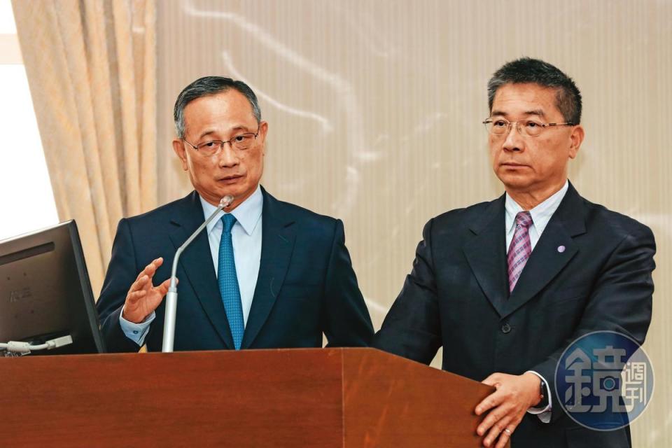 內政部長徐國勇（右）在臉書發文譴責暴力，強調將嚴正執法，展現公權力。
