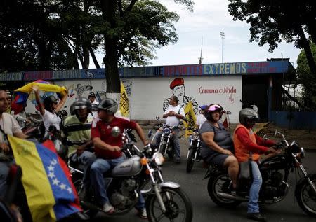 Opposition supporters take part in a rally to demand a referendum to remove Venezuela's President Nicolas Maduro, in Caracas, Venezuela, September 1, 2016. REUTERS/Marco Bello