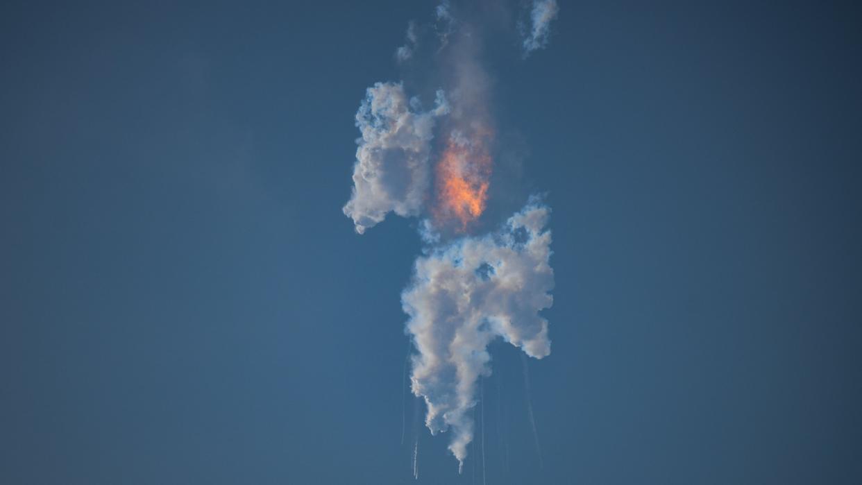  SpaceX's Starship explodes during its 1st fully integrated test flight on April 20, 2023. 