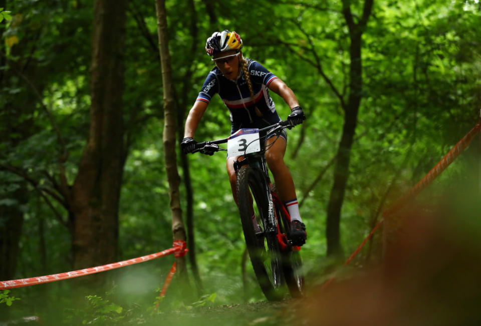 Au mois de janvier 2019, Pauline Ferrand-Prévot décide de se faire opérer après avoir souffert de longs mois d'une endofibrose iliaque. Un mois après, elle remonte sur un vélo. Pour vivre une saison exceptionnelle. Elle est d'abord sacrée championne de France de VTT puis elle est sacrée championne du monde de VTT le 31 août au Québec, quatre ans après son dernier sacre. <em>"Je pense que c'est mon plus beau titre de championne du monde. J'ai déjà perdu les quatre dernières années, je savais que c'était ma journée"</em>, exultait-elle après la course. En parallèle, la jeune femme a également remporté deux manches de Coupe du Monde et un autre titre de championne du monde, celui en VTT marathon, une nouvelle épreuve pour elle. On compte sur elle en 2020 !