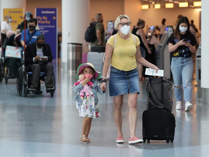 airport coronavirus masks