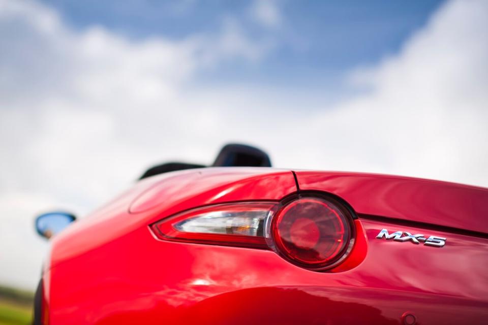 0131_mazda_mx5.jpg