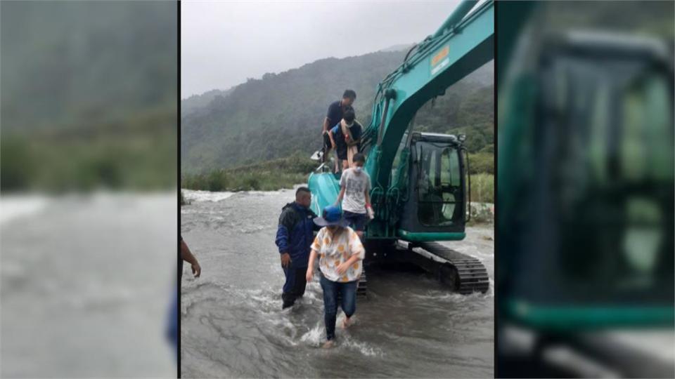 紅葉溪溪水暴漲　六遊客連假相約露營受困