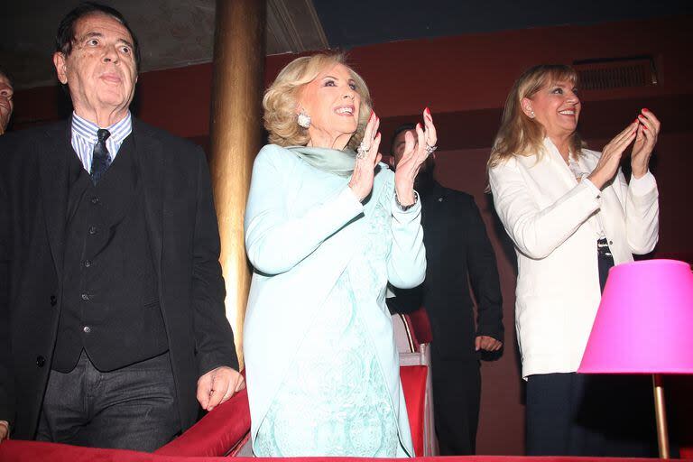 Tras la función, Mirtha aplaudió de pie al elenco del musical, que estrenó recientemente y se convirtió en una de las grandes apuestas de la temporada teatral porteña; 