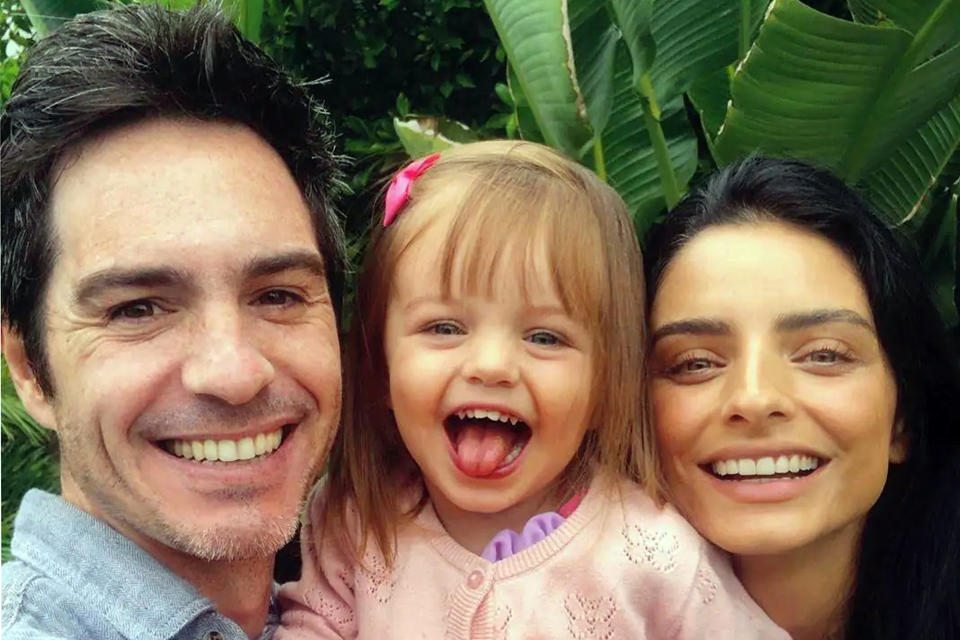 Mauricio Ochmann con Kailani y Aislinn Derbez/ Cortesía